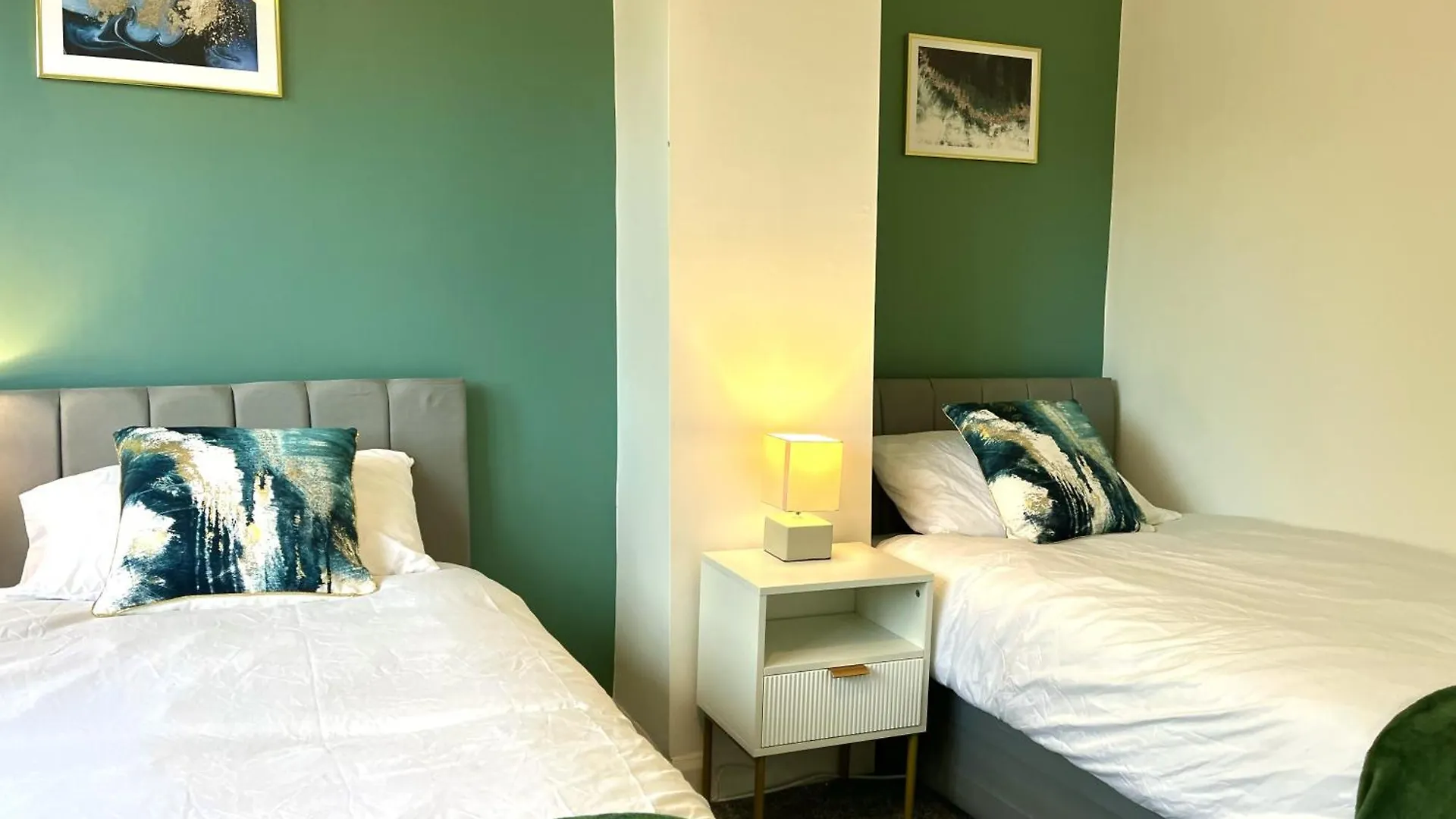 Stunning 3 Bedroom House Near Birmingham Airport And Nec Sheldon  United Kingdom