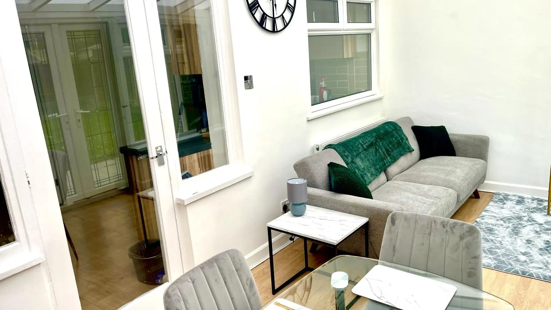 Stunning 3 Bedroom House Near Birmingham Airport And Nec Sheldon  Holiday home Sheldon (West Midlands)