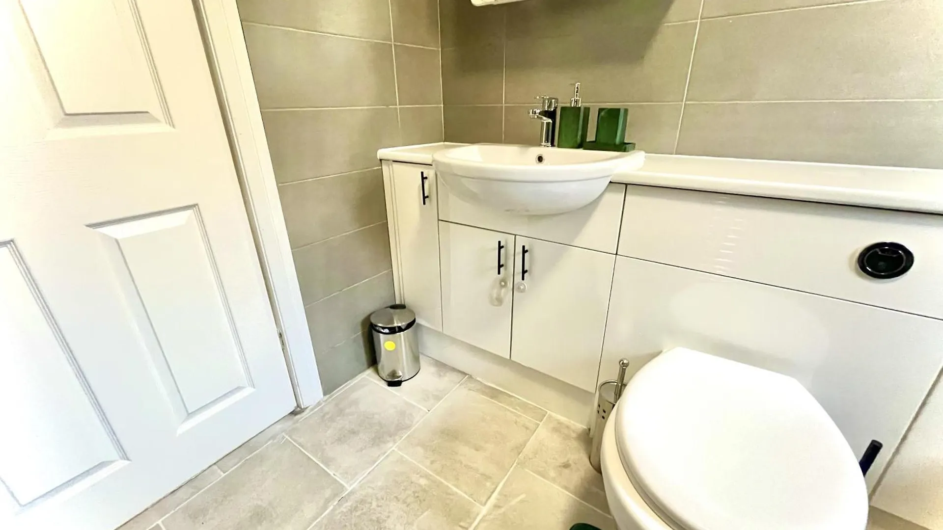 Stunning 3 Bedroom House Near Birmingham Airport And Nec Sheldon  Holiday home