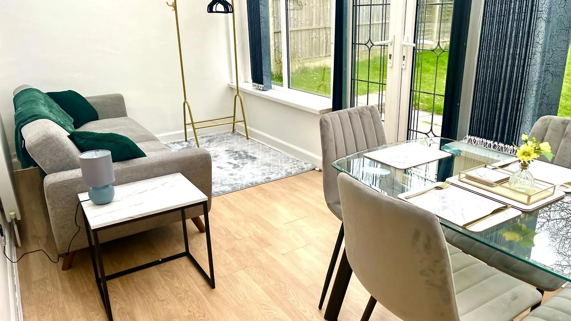 Stunning 3 Bedroom House Near Birmingham Airport And Nec Sheldon  Holiday home Sheldon (West Midlands)