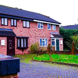 Guest house 4 Bedroom House Near Birmingham Airport And Nec